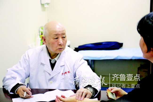 山東90歲老中醫(yī)堅持坐診帶徒,給來信患者免費(fèi)開藥方