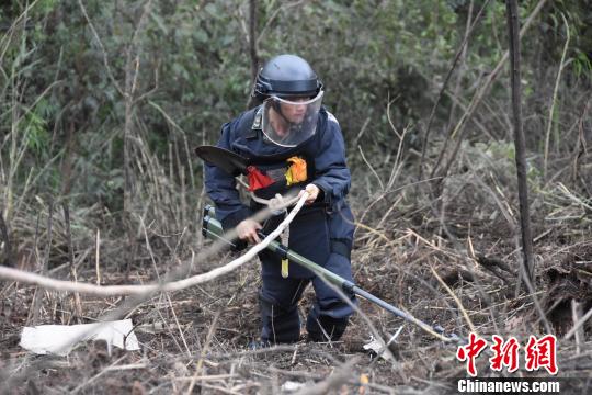 中越邊境廣西段排雷：在“死神棋盤上舞蹈”