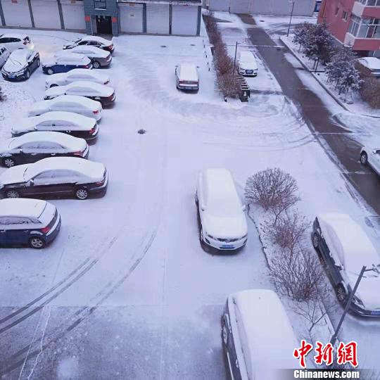 內蒙古遭雨雪降溫“襲擊” 發布道路結冰黃色預警