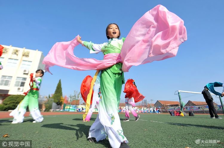 青島：“地秧歌”進校園 小學生傳承非遺文化