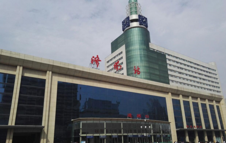 济南东站真的不在大明湖畔!不少旅客跑错站