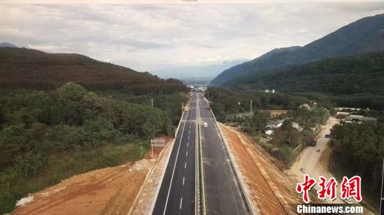 云南出境公路臨清高速孟定國門段建成試通車