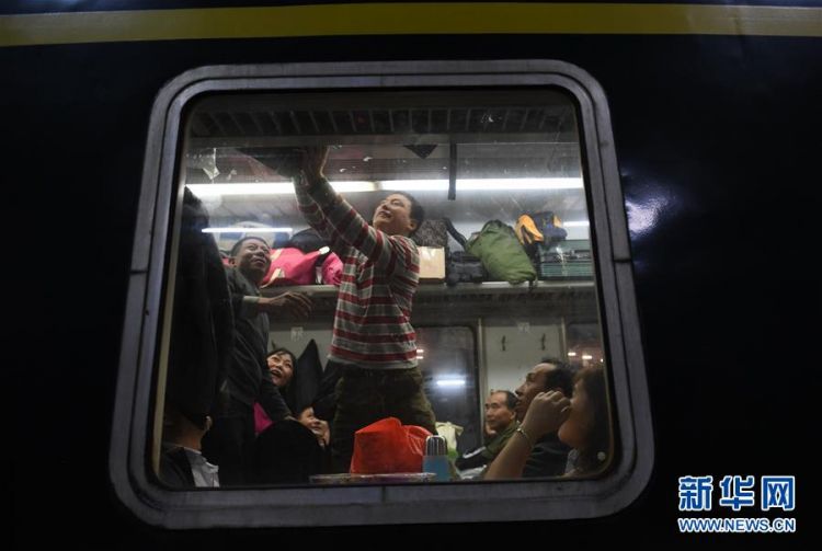 春運首日 幸福列車出發了