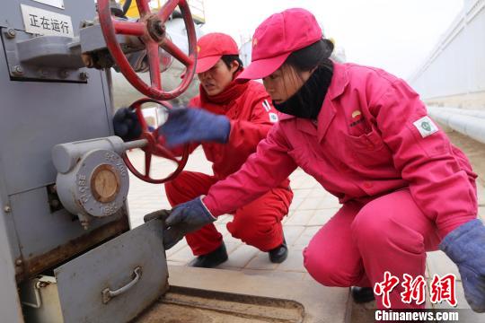 長(zhǎng)慶油田采油“女子站”：春節(jié)在崗 牽掛家人