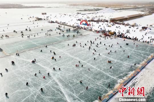 新疆博斯騰湖冰雪游 讓春節“年味兒”十足