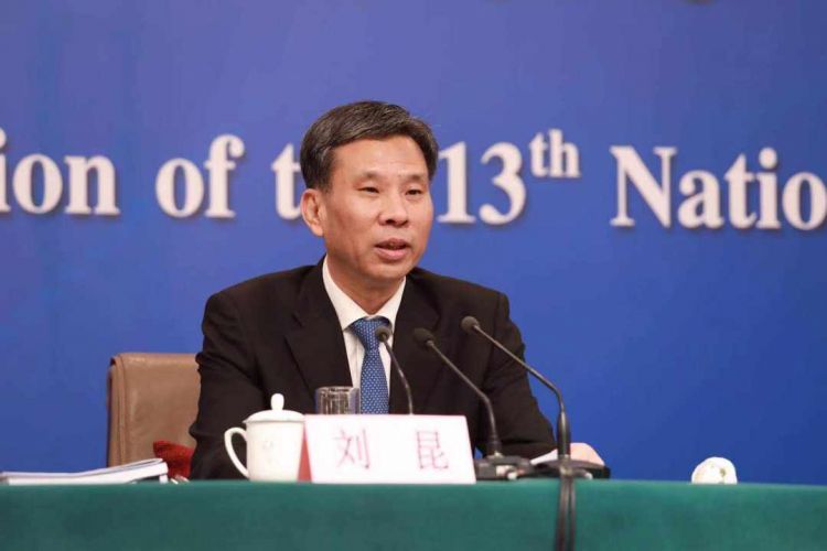 财政部部长刘昆:要当"铁公鸡",也要打好"铁算盘"