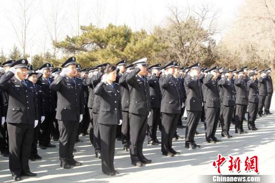 長(zhǎng)春祭奠公安、見義勇為英烈 青年民警重溫入警誓詞