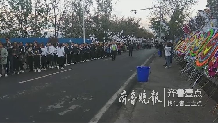 溫暖，西昌司機(jī)小伙為外地吊唁者免車費(fèi)