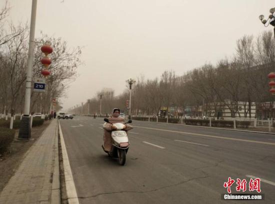 北方部分地區(qū)有沙塵 內(nèi)蒙古黑龍江等地有較強(qiáng)降雪