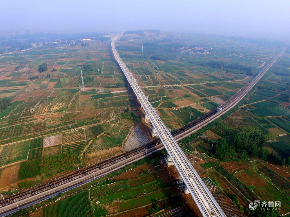 航拍临沂鲁南高铁日曲段