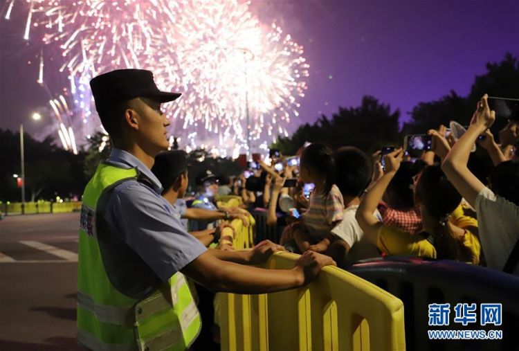 （圖文互動(dòng)）（3）為保一方平安 民警的國(guó)慶一天是這樣度過(guò)的