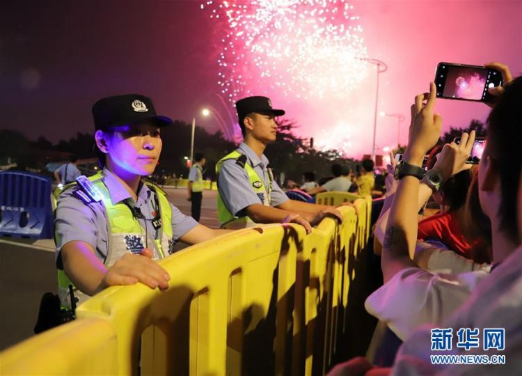 （圖文互動(dòng)）（2）為保一方平安 民警的國(guó)慶一天是這樣度過(guò)的