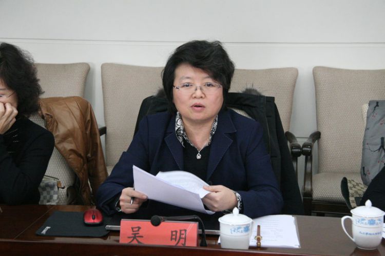 吴明用提案与时间赛跑和病魔较量