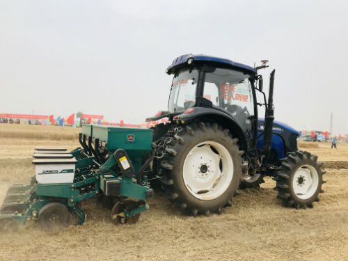 中国农机田间日:雷沃智慧农机具大显身手