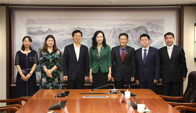 陈白薇与韩国驻青岛副总领事进行工作会谈