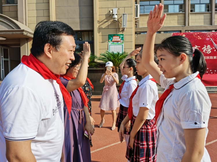 新学期新目标济南市解放路第一小学举行开学典礼学习战疫精神