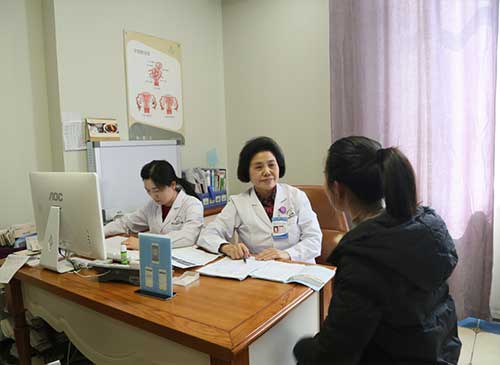 郑州美中商都乔玉环教授成功为子宫脱垂排尿困难患者保护子宫