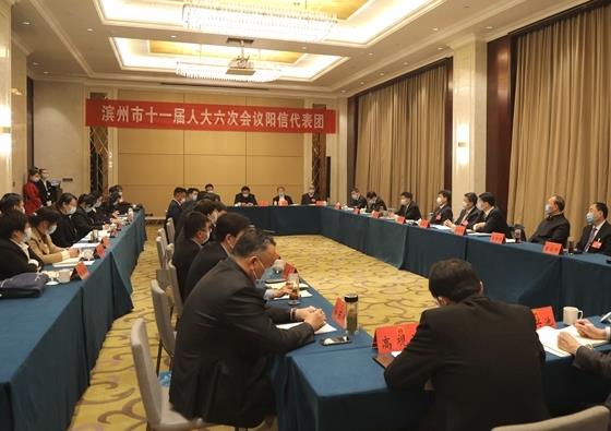 佘春明到陽信代表團(tuán)參加審議