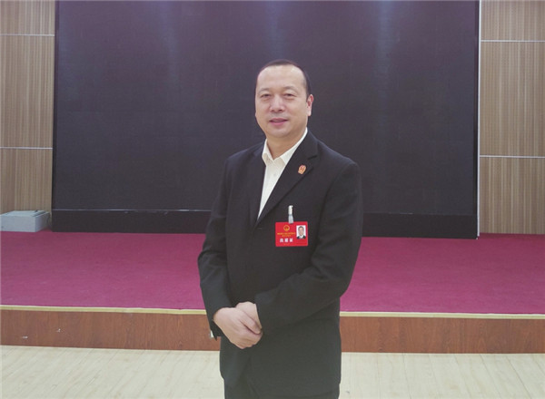 市人大代表,开发区人民法院院长马国栋