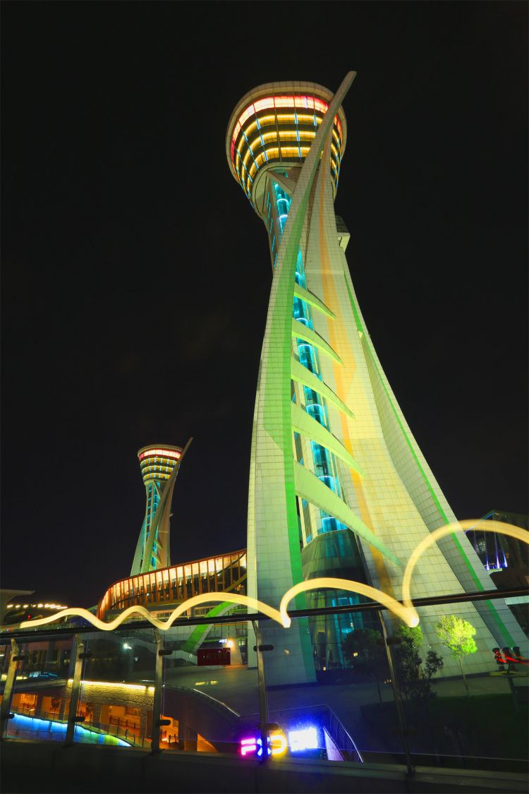 潍坊:几多地标几多美 尽在灯前月光中