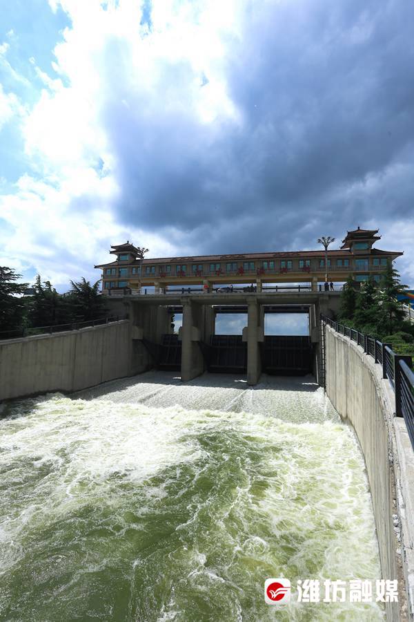 潍坊白浪河水库,开闸放水!