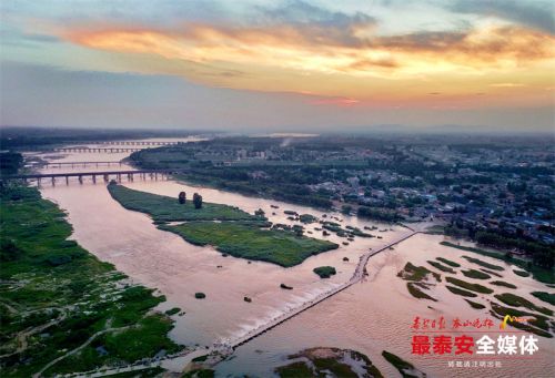 泰安:汶水西流水滔滔 明石桥上"瀑流"飞