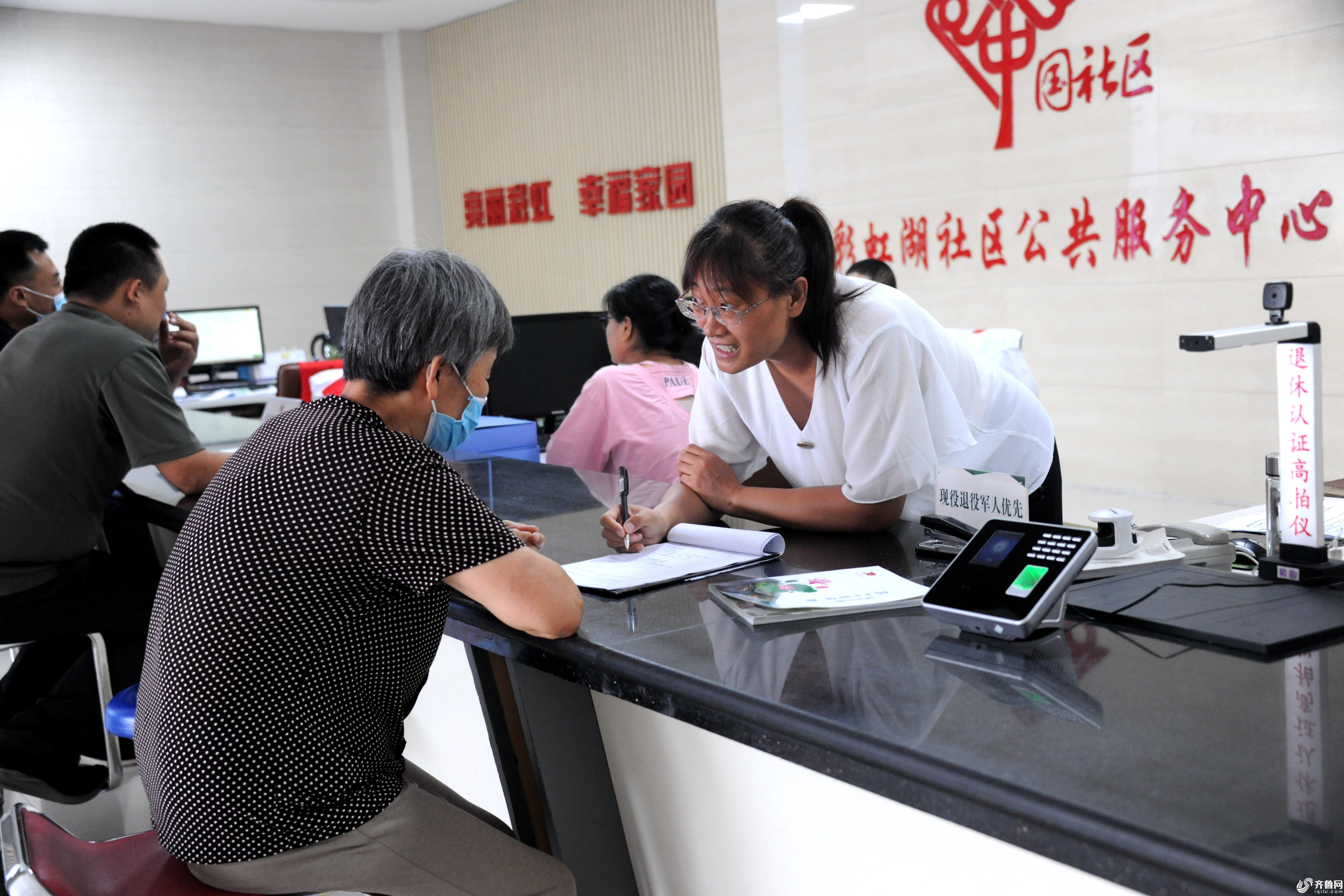 滨城区市西街道彩虹湖社区创建"党建引领,党群互动,资源共享"党员服务