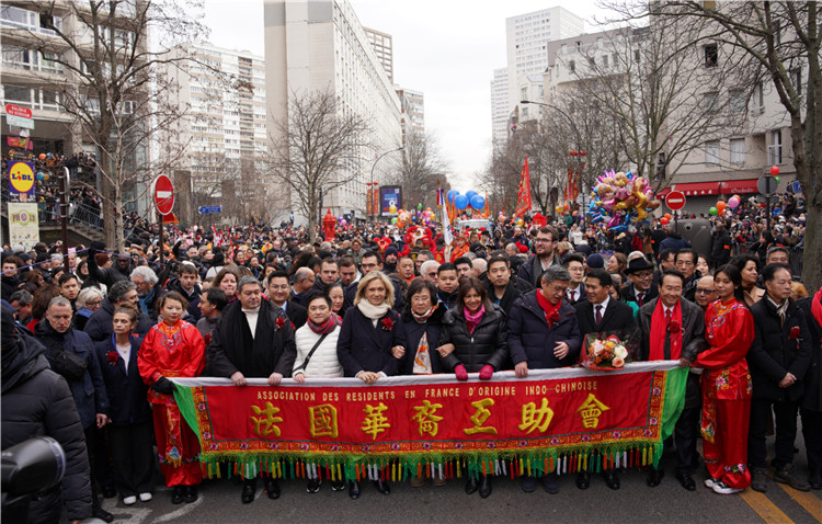 巴黎13區華人彩妝游行嘉年華。法國華裔互助會供圖